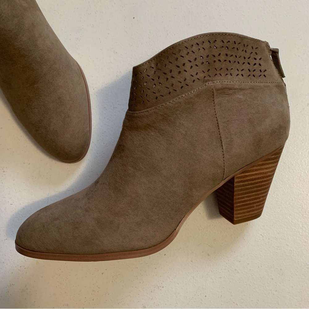 Violet & Red Size 11 Taupe Jackson Lazer Cut Topline Ankle Bootie NWT
